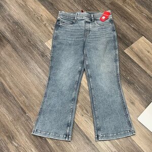 Spanx kick flare pull on light wash denim
Jeans size MP NWT